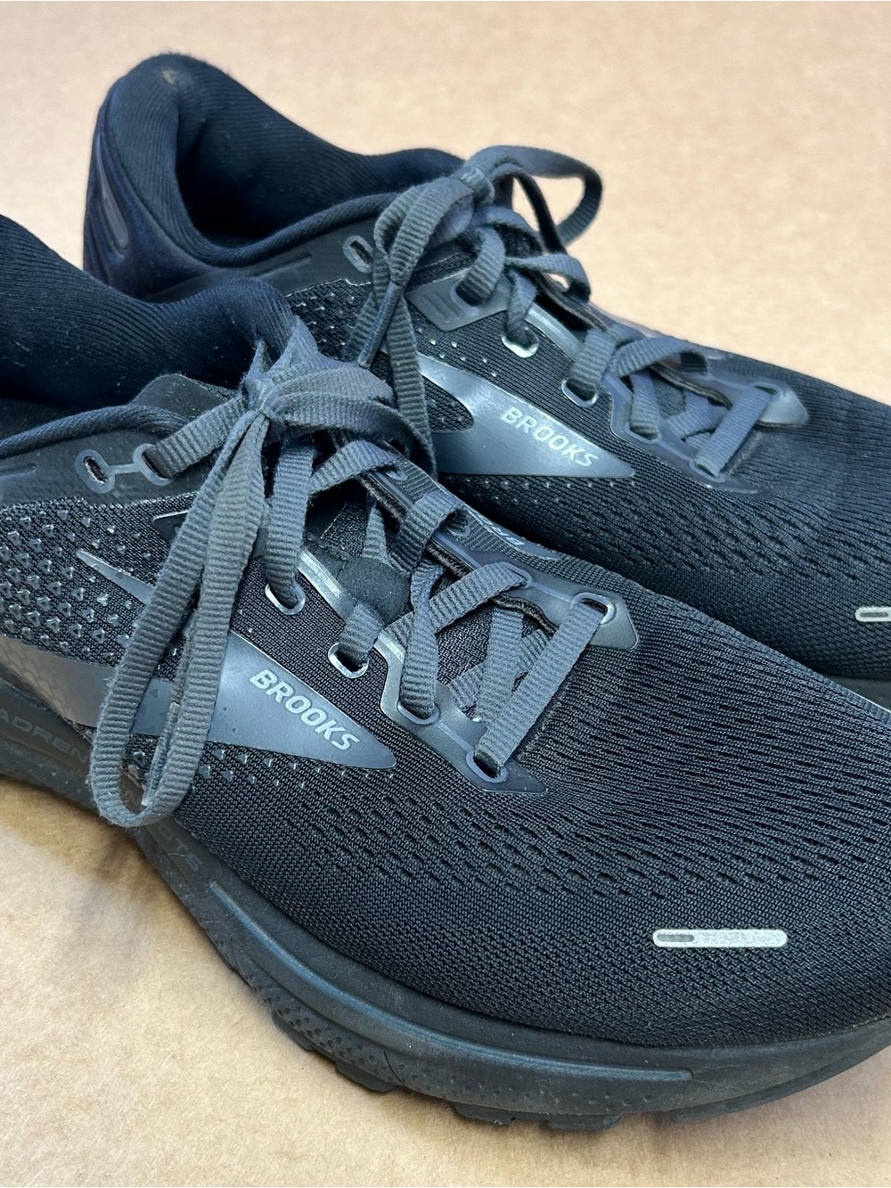 Brooks Men's Size 10 Athletic Running Shoes - Black